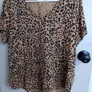 Old Navy SS V-Neck Leopard Print Top XLg NWOT